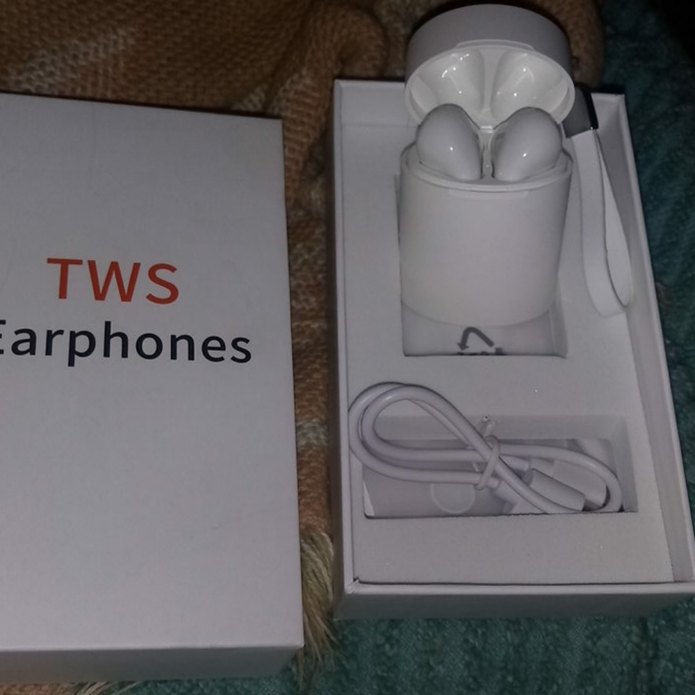 Wireless eat buds